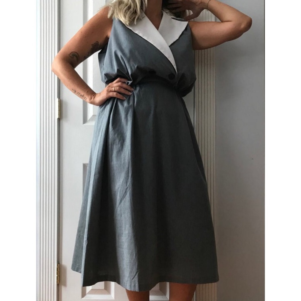 Sleeveless dress, mid length, lapels V-collar Avon